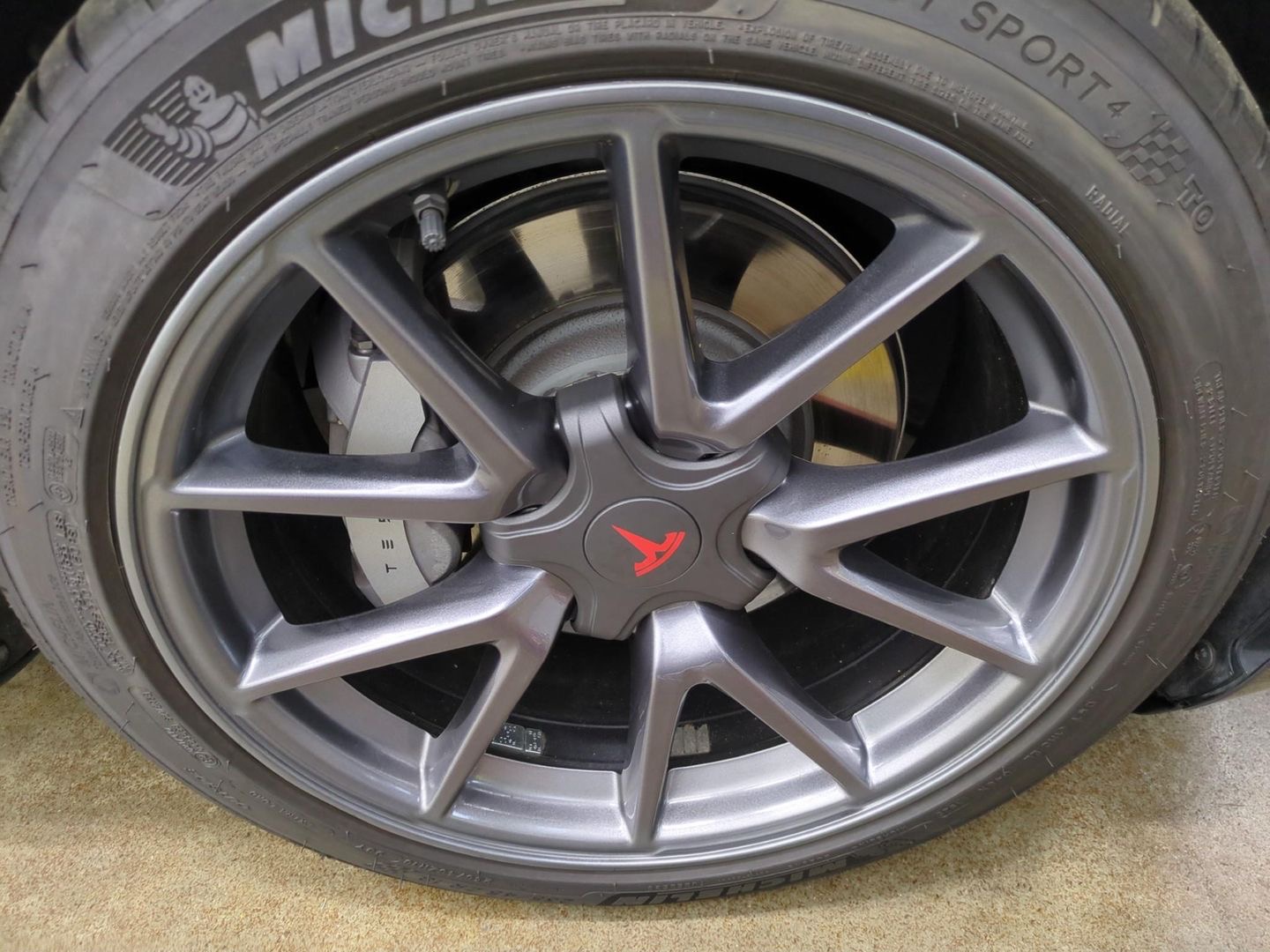 Tesla Model 3 — Photo 14