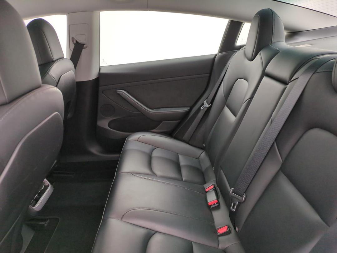 Tesla Model 3 — Photo 8