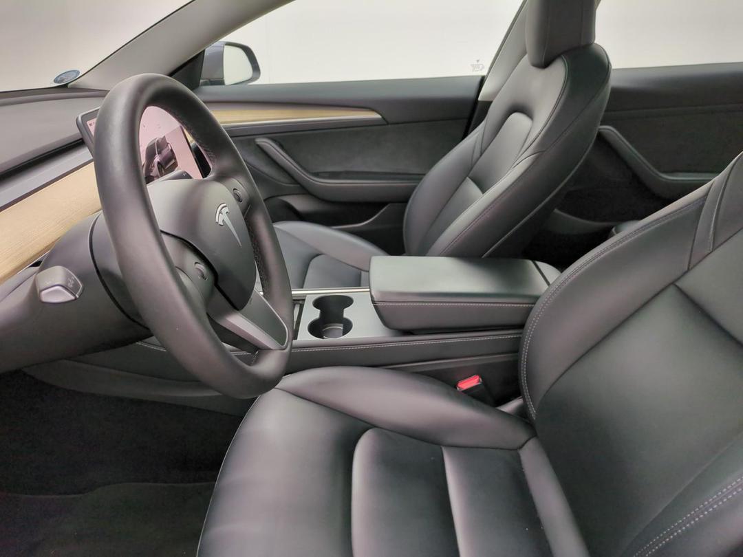 Tesla Model 3 — Photo 12