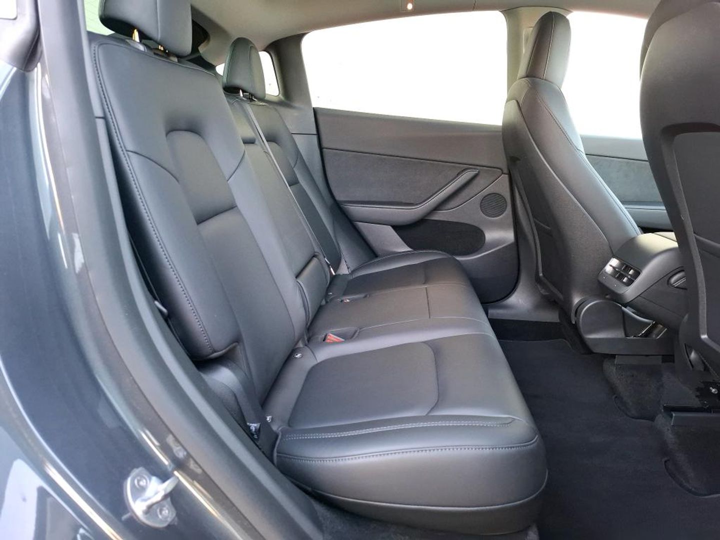 TESLA MODEL Y — Photo 7