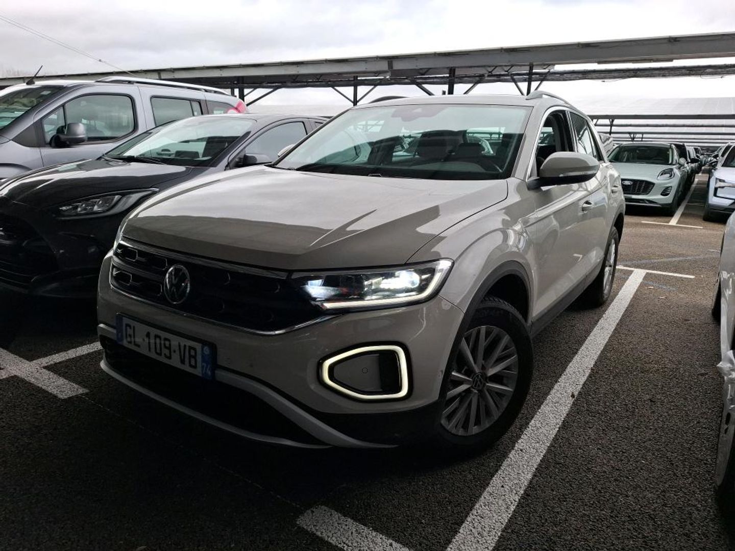 Volkswagen T-Roc — Photo 2