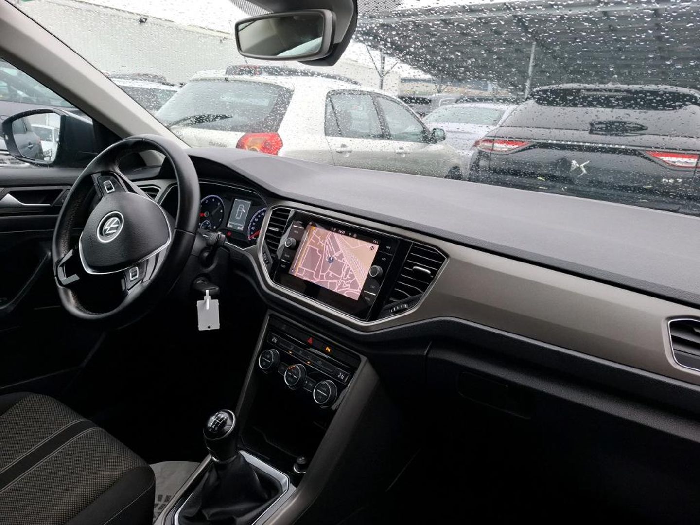 VOLKSWAGEN T-Roc — Photo 5