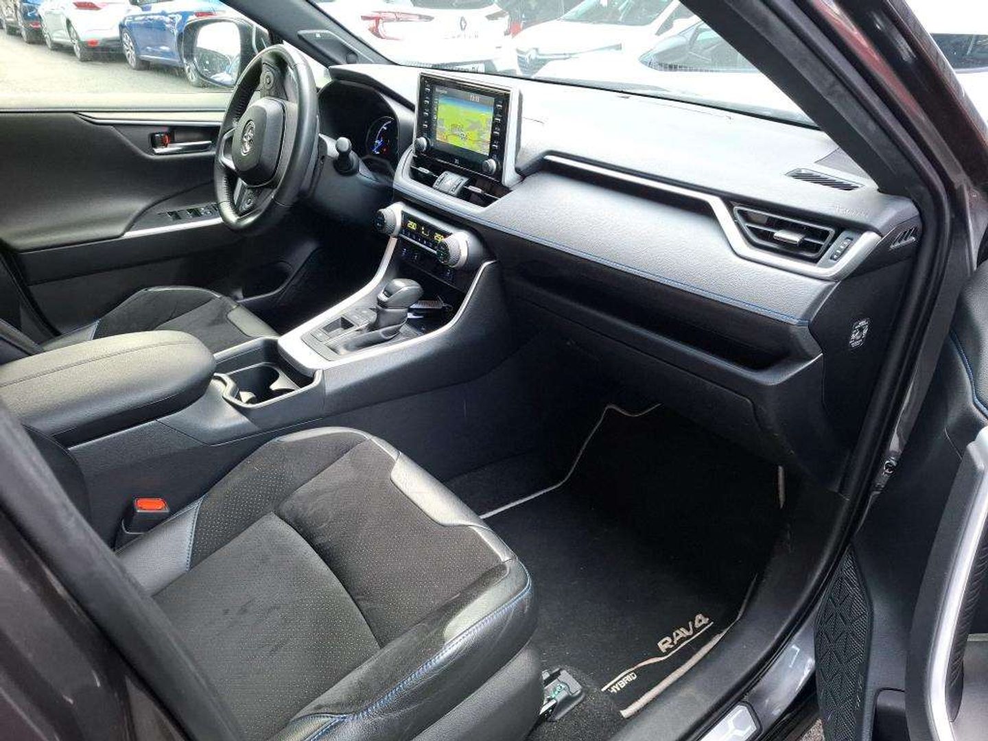 Toyota RAV4 — Photo 8